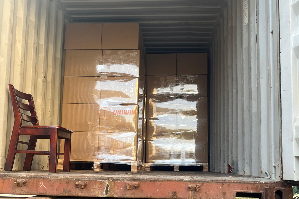 Plastic strip export container loading