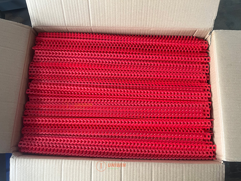 Red Plastic strip for collated screws